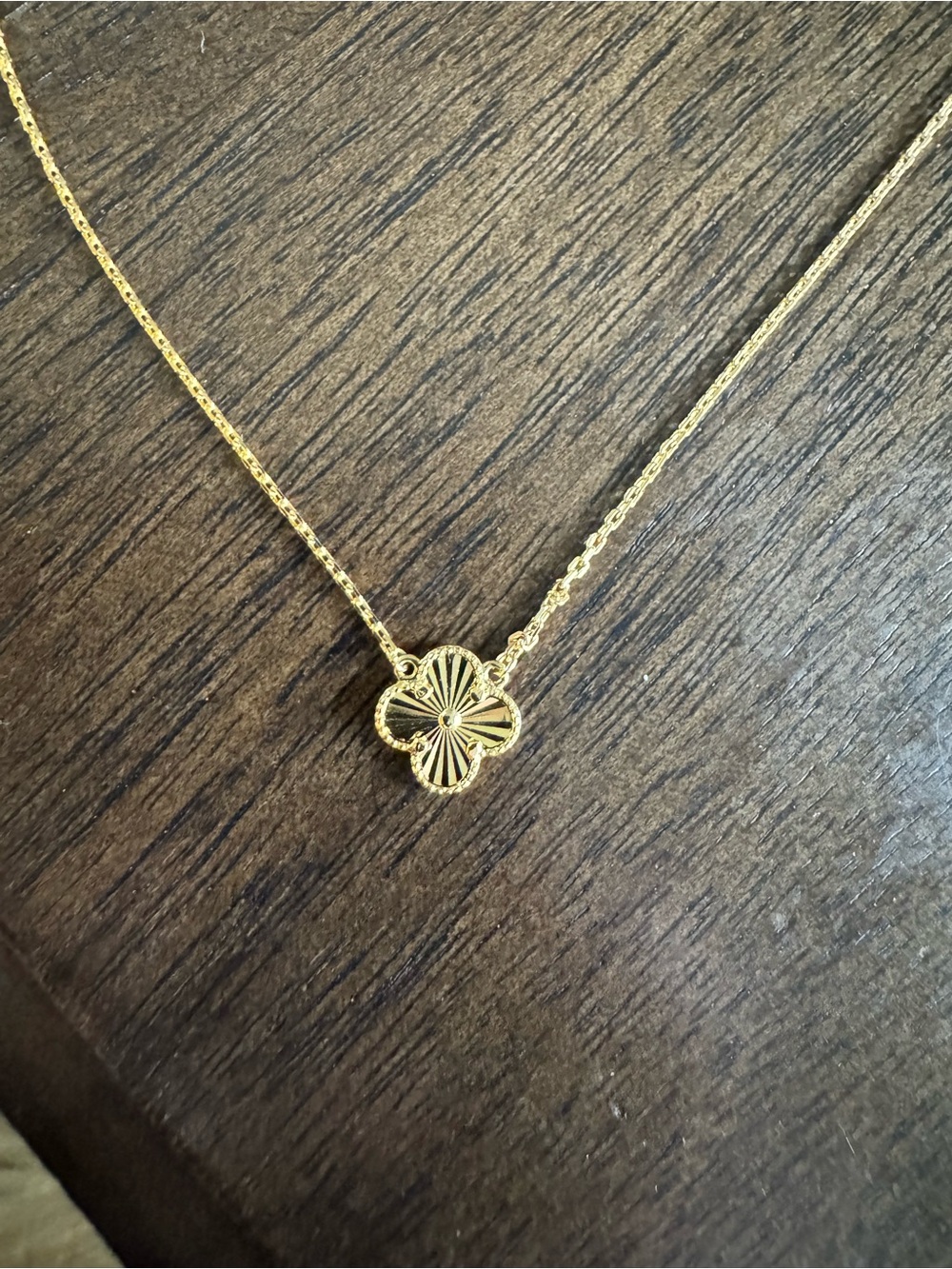 Delicate Four-Leaf Clover Pendant Necklace - Gold - Picture 2 of 3